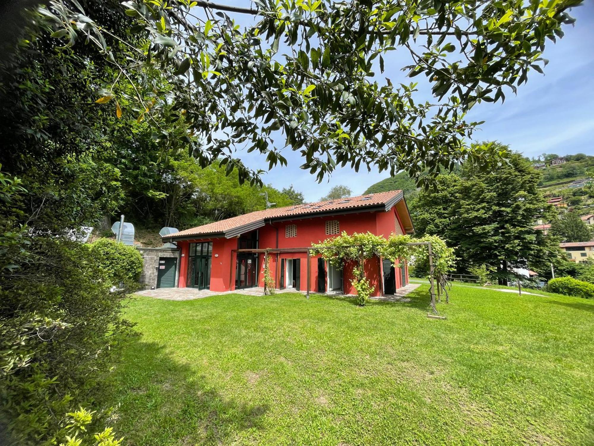Ostello Casa Rossa Laveno-Mombello Exterior photo