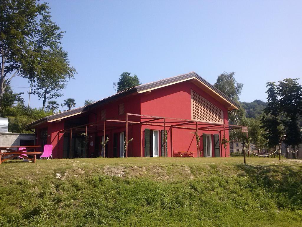 Ostello Casa Rossa Laveno-Mombello Exterior photo