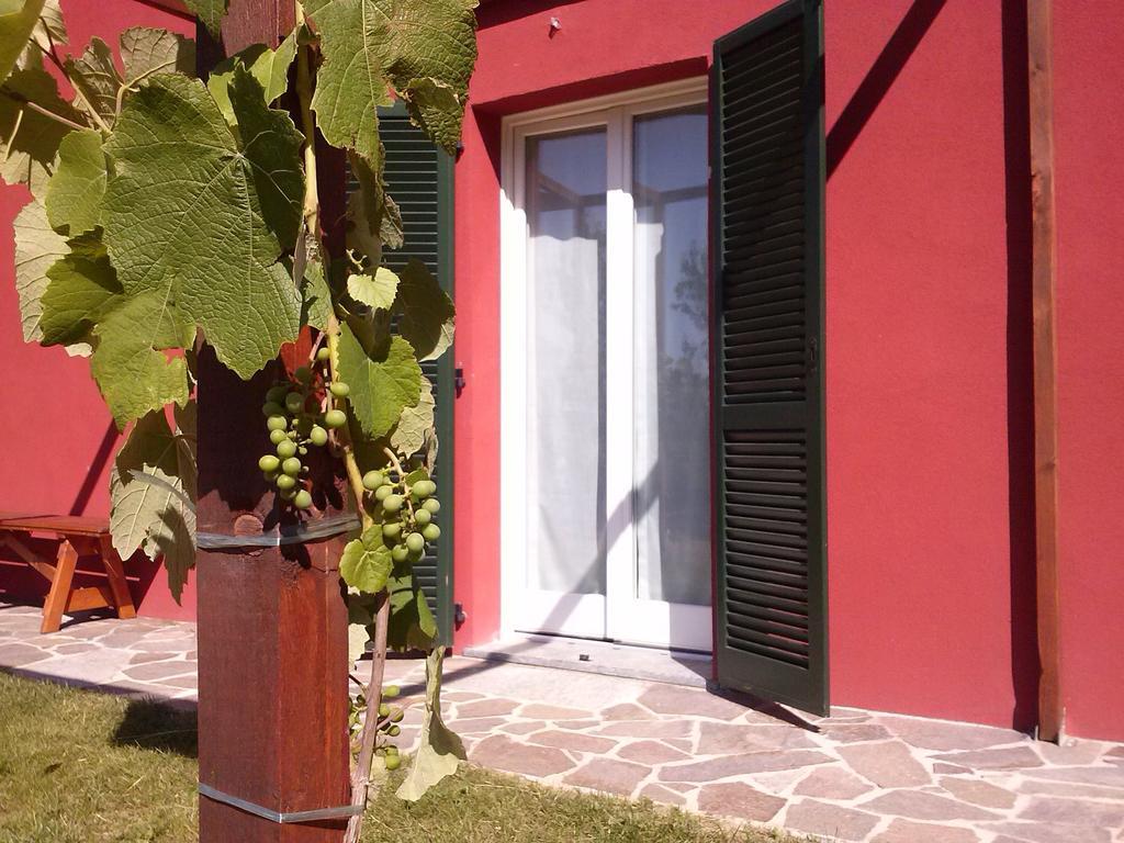 Ostello Casa Rossa Laveno-Mombello Exterior photo