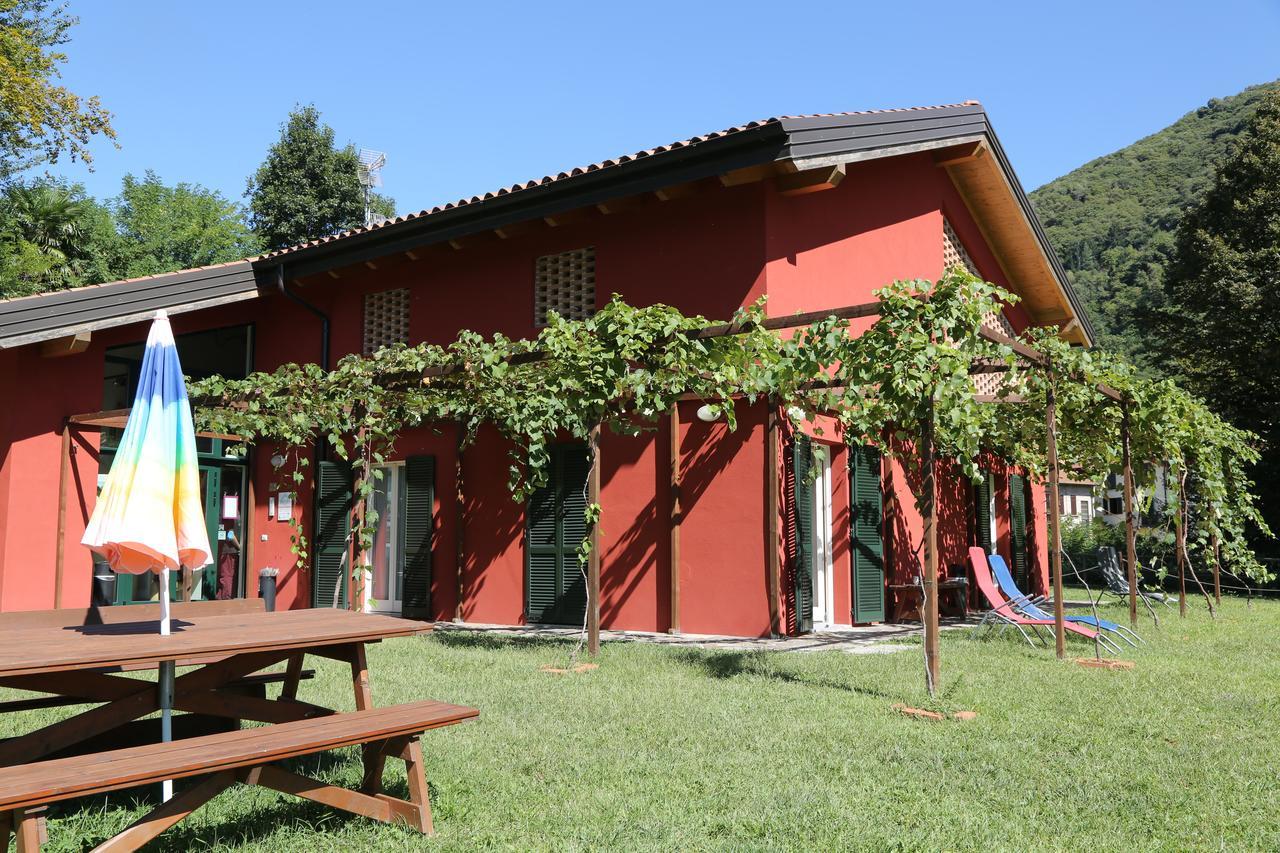 Ostello Casa Rossa Laveno-Mombello Exterior photo